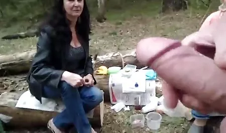 Jego żona filmiki erotyczne xxx czeka w samochodzie