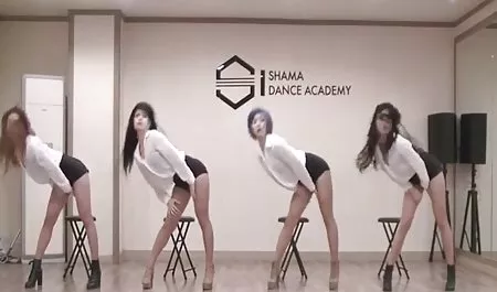 Sexy młoda Dana Весполи pokazuje jej krzywe, widzimy sex filmyxxx